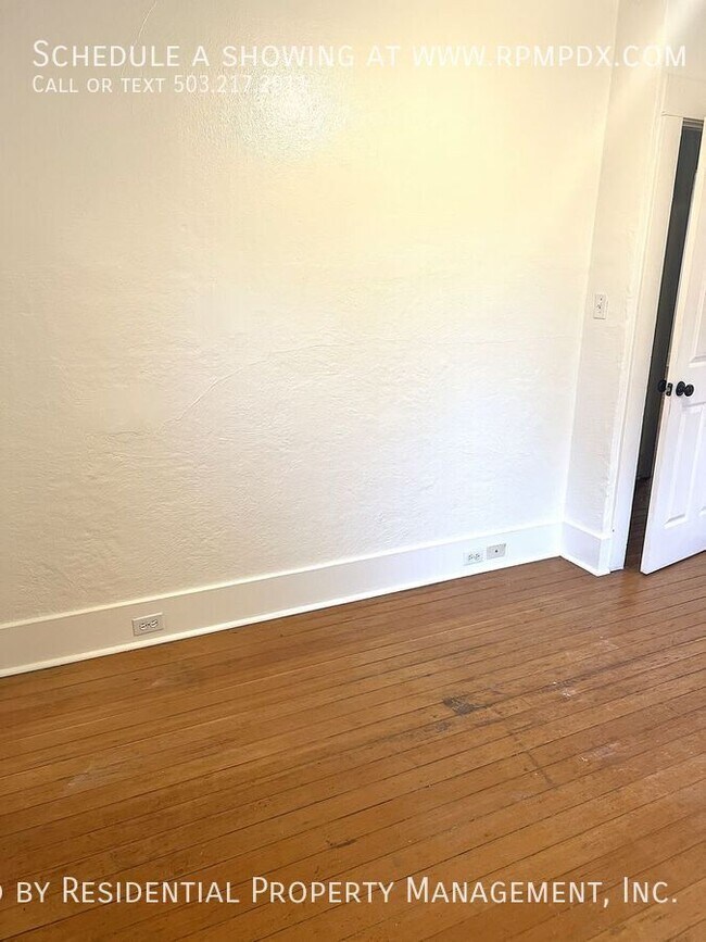 Building Photo - 214 NE Bryant St