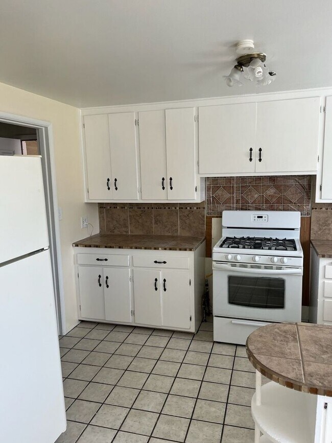 Building Photo - Nice 3 Bedroom West Valley Family Home