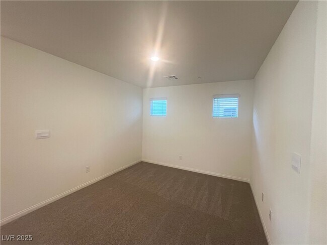 Building Photo - 510 Golden Cardinal Ave