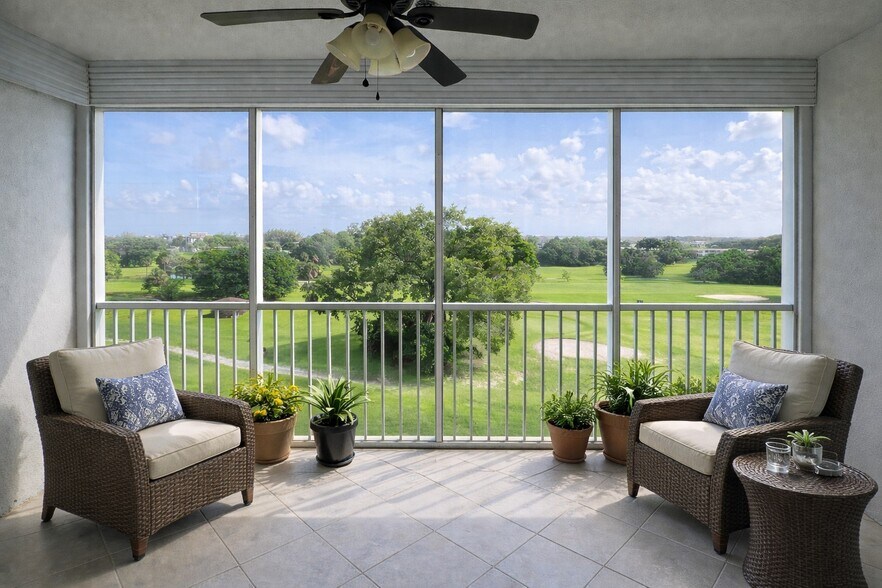 Building Photo - 3050 N Palm Aire Dr