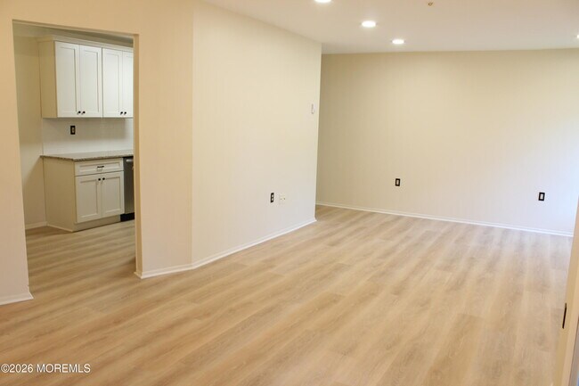 Building Photo - 7 Pine Cluster Cir