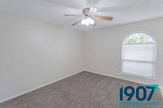 Building Photo - 1852 Sunrise Dr