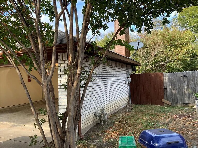 Building Photo - 624 Beatty Dr