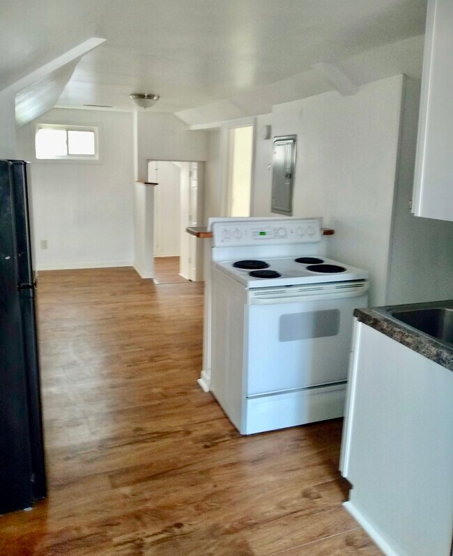 Building Photo - 2937 Sachs St