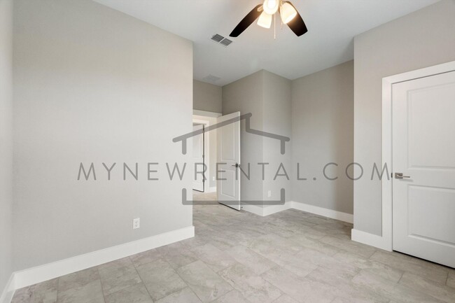 Building Photo - Deposit-Free! Get $1,000 OFF your first mo...