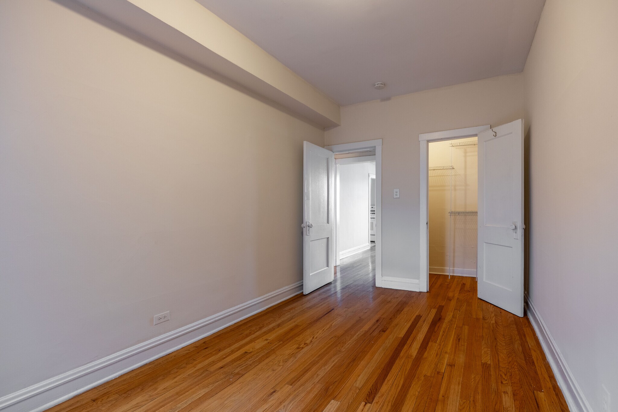 Building Photo - 3523 N Racine Ave