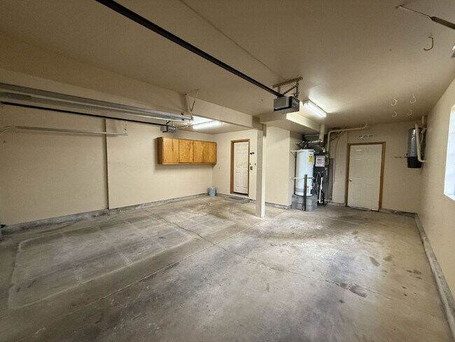 Building Photo - 2225 Marie Ln