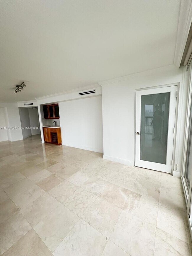 Building Photo - 2333 Brickell Ave