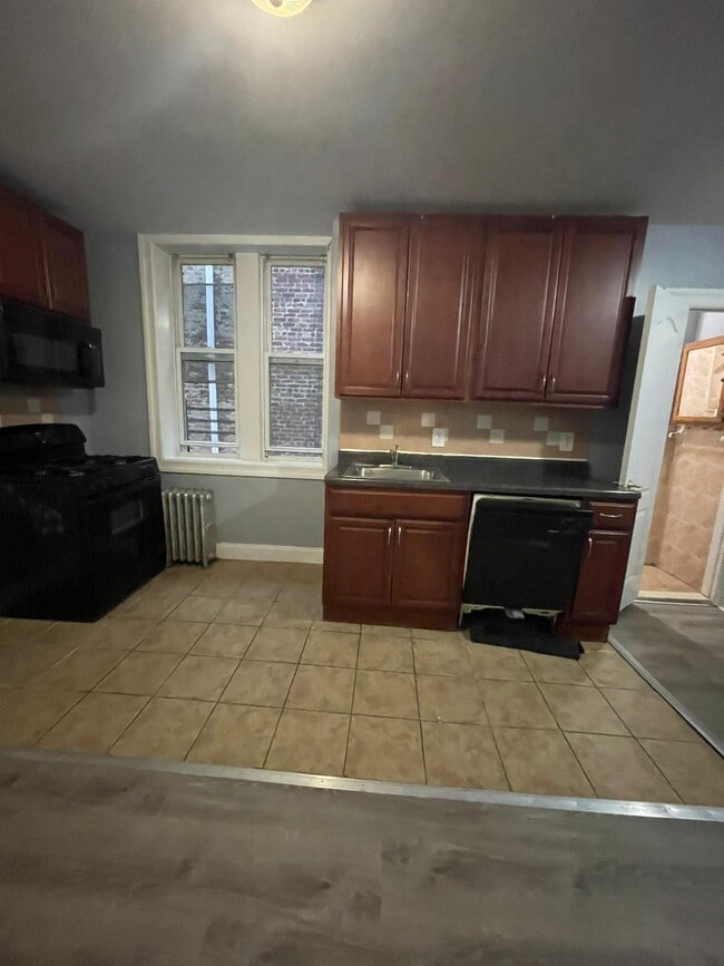Primary Photo - 399 Avenue C