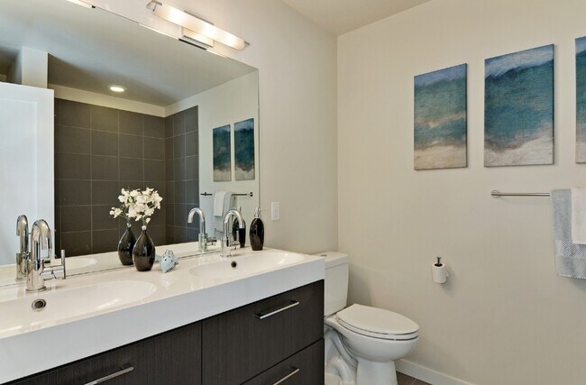 Building Photo - 4717 Phinney Avenue North