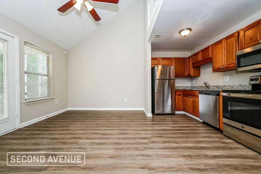 Building Photo - 2370 Iron Horse Dr