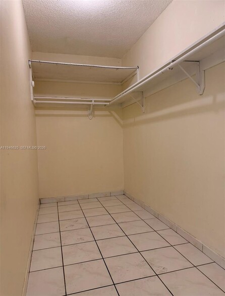 Building Photo - 1900 W 54th St