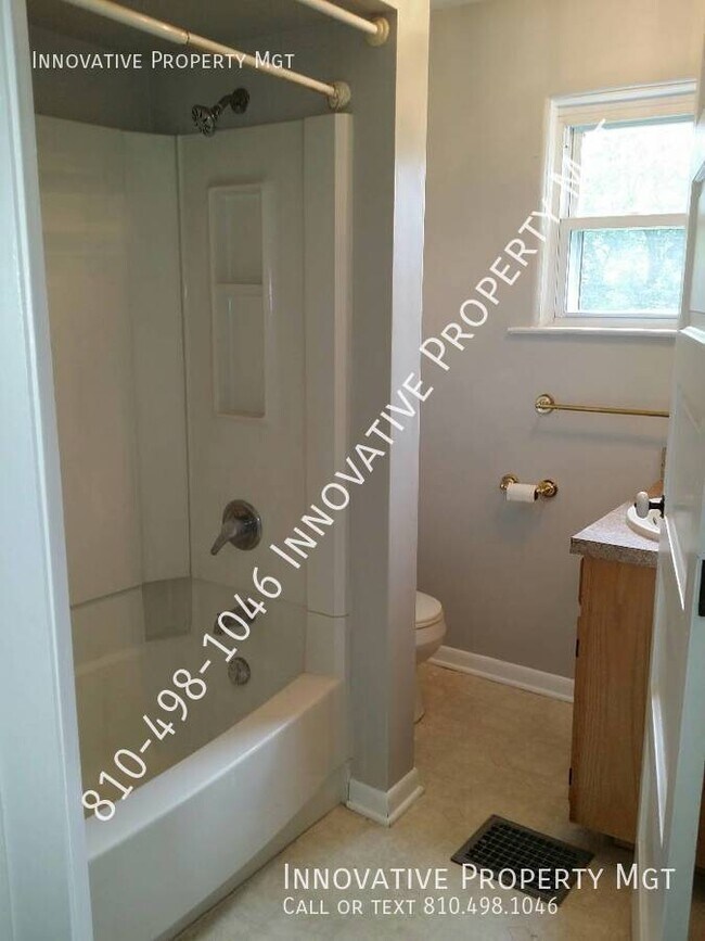 Building Photo - Spacious 4 bedroom , 1 1/2 bath home in Ga...