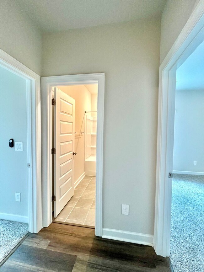 Building Photo - 3 BR, 2 BA with Fenced Yard and Fantastic Amenities!