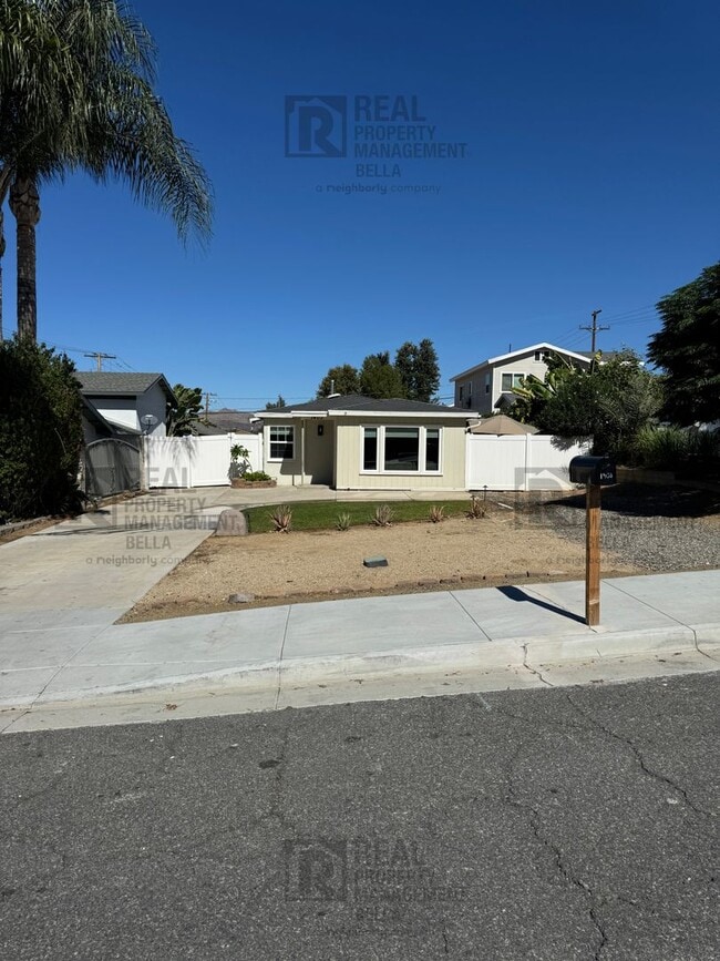 Building Photo - Charming, Updated, and Move-In Ready — A Lake Elsinore Gem!