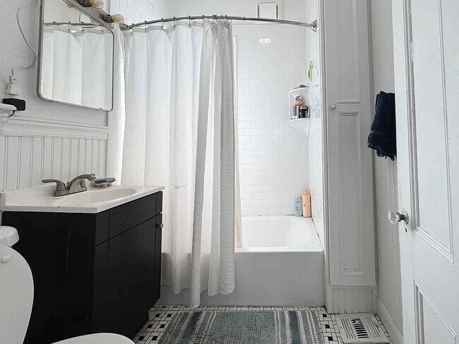 Building Photo - 57 Bartlett St