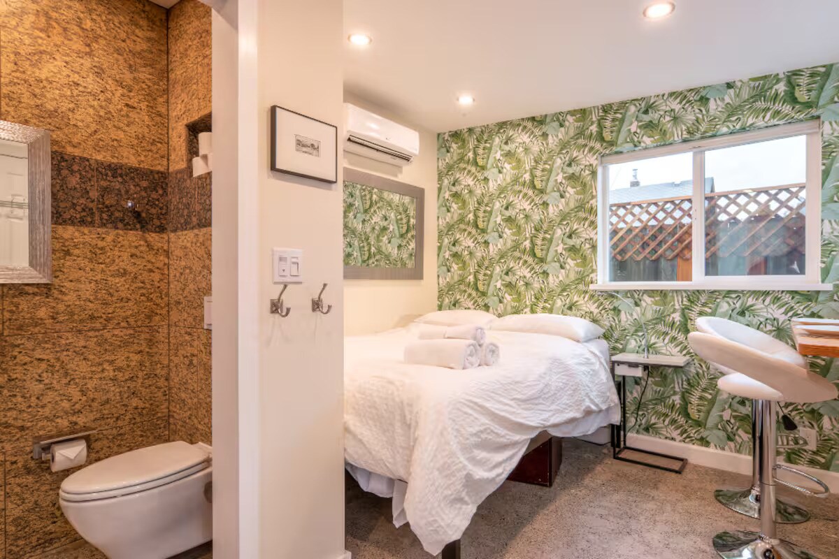 Building Photo - 3924 SE Grant Ct