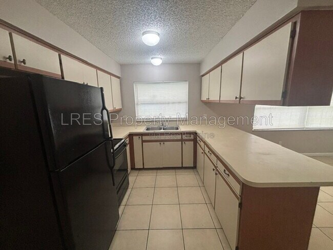 Building Photo - 1020 S Bay Ave