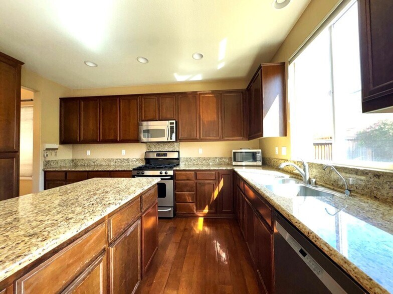 Building Photo - 1669 Marina Way