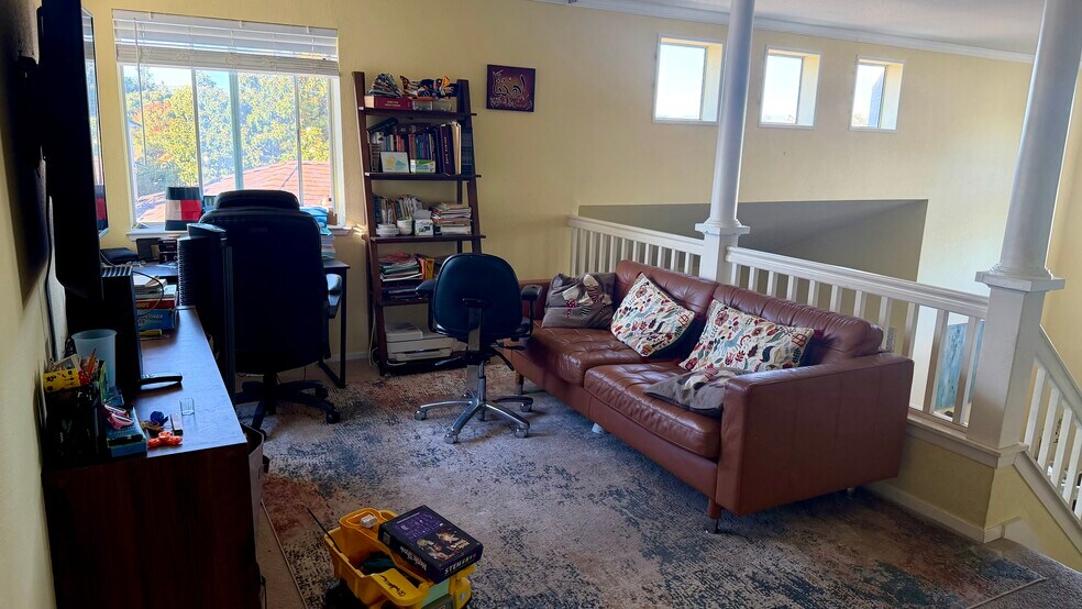 Building Photo - 752 Vinca Ct