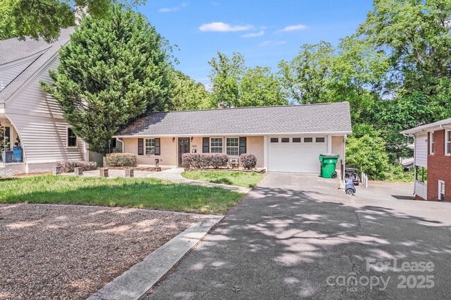 Building Photo - 2417 Laburnum Ave