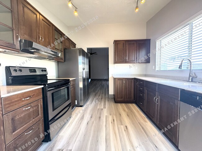 Building Photo - BEAUTIFULLY REMODELED 3 BEDROOM HOME WITH ...