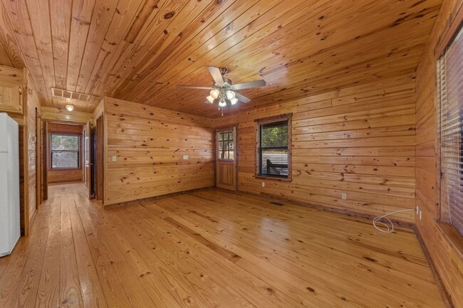 Building Photo - Hill Country Retreat