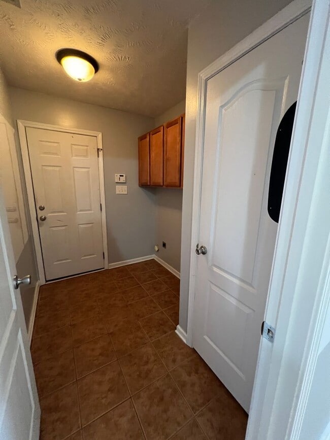 Building Photo - 4 Bed 2 Bath Raeford Home with Fenced Backyard