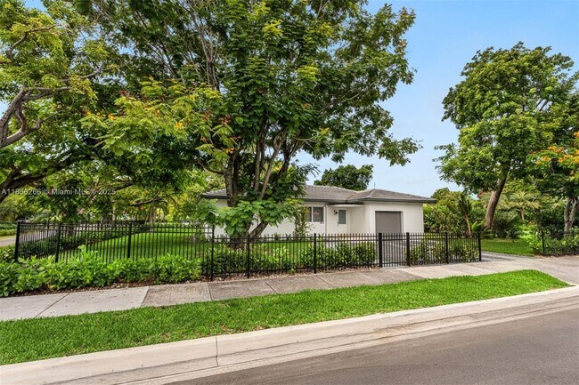 Primary Photo - 810 NW 7th St