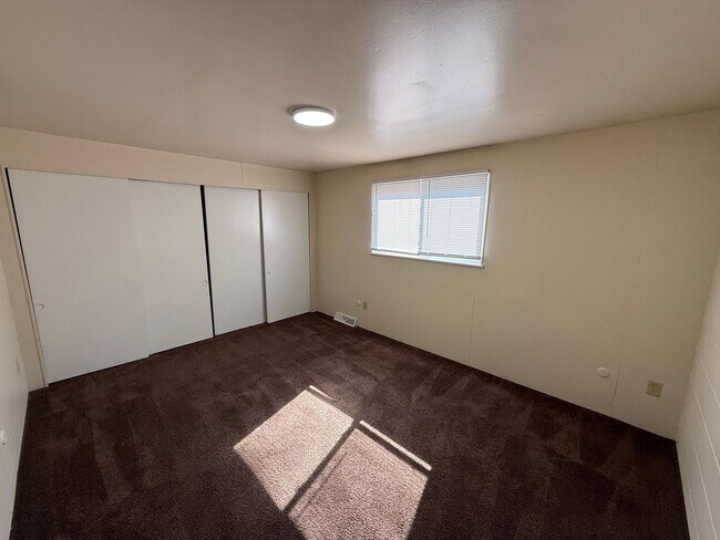 Building Photo - 105 W Northwood Ave