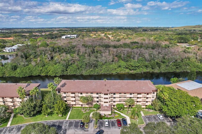 Building Photo - 2660 Carambola Cir N