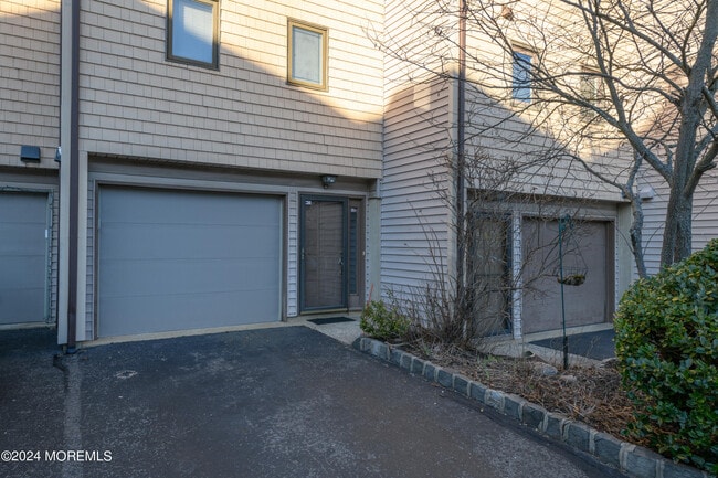 Building Photo - 164 S Linden Ave