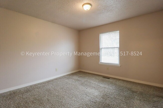 Building Photo - Beautifully Updated Home in Prime East Tulsa Location