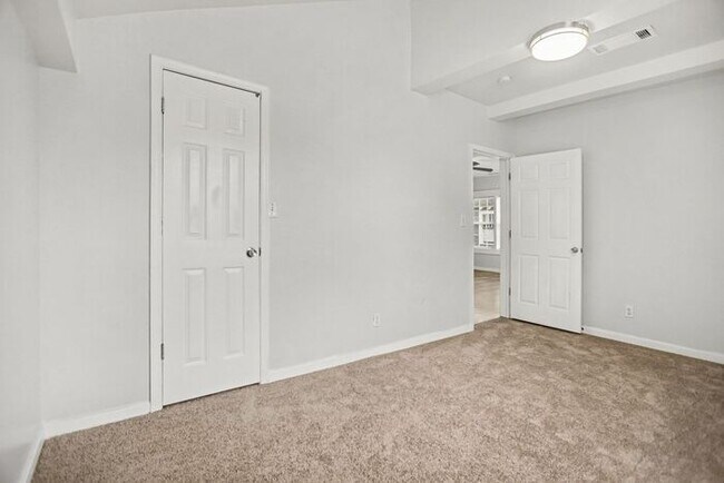 Building Photo - 3BR/2BA Gem Located in Historic West End!