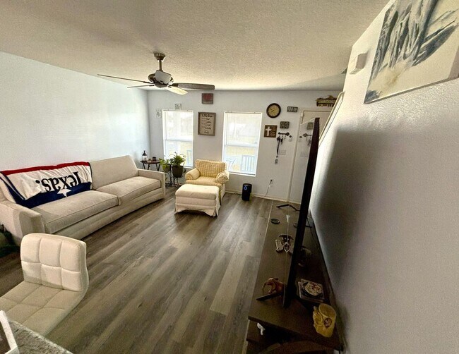 Building Photo - Four Bedroom / Three Bath Home