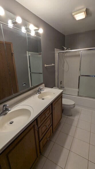 Building Photo - 541 Commanche Trl