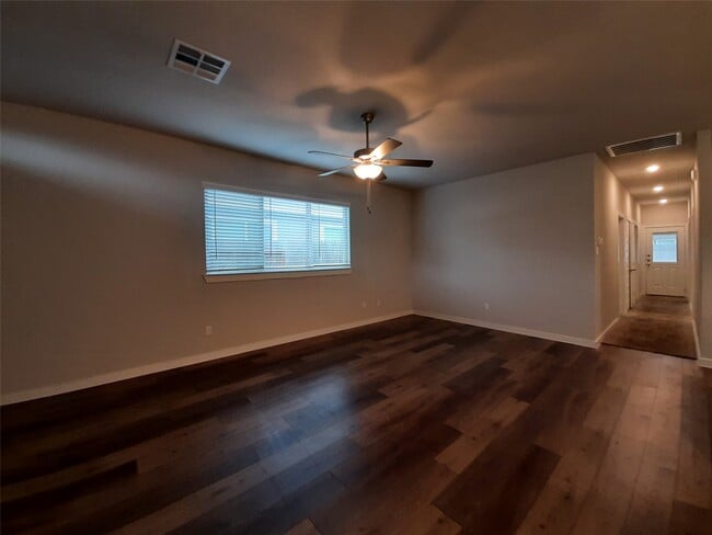 Building Photo - 9784 Grosbeak Ln