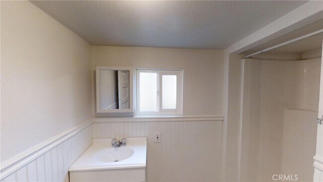 Building Photo - 138 N Riverside Ave