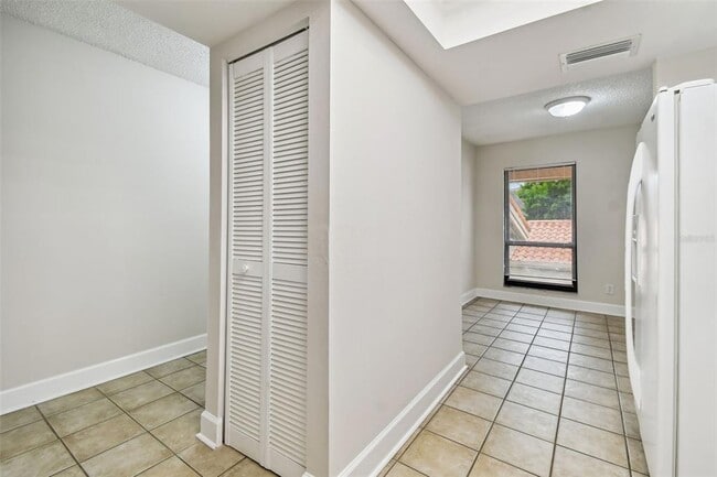 Building Photo - 4800 Brittany Dr S