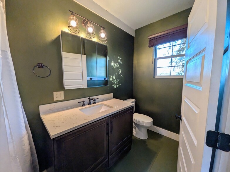 Building Photo - 169 S 200 W