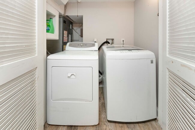 Building Photo - Chalet by the Sea SHORT OR LONG TERM RENTAL