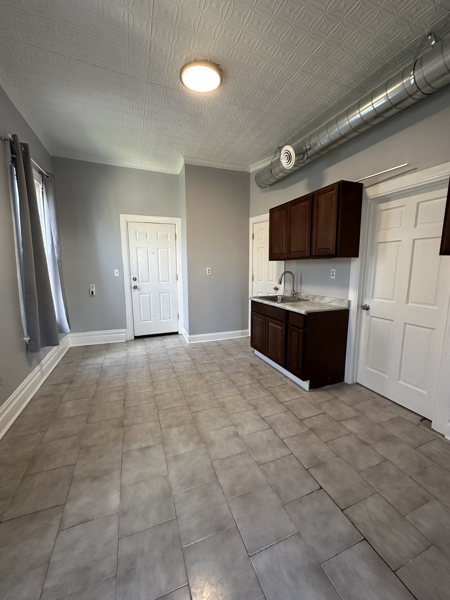 Building Photo - 2712 W 25th St