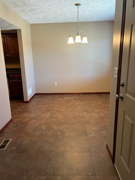 Building Photo - 4831 10th Ave