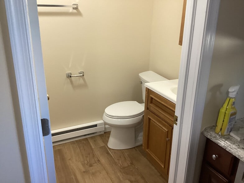 Building Photo - 614 McAlpine St