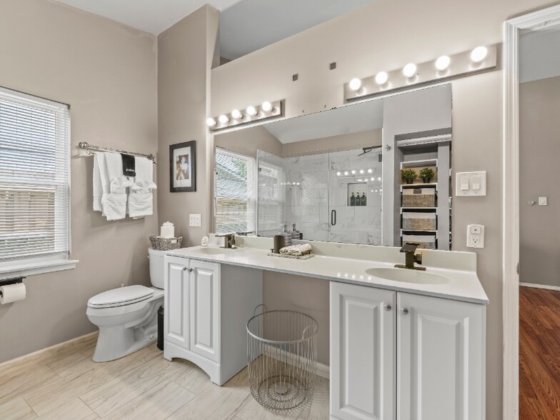 Building Photo - 1108 Collin Dr