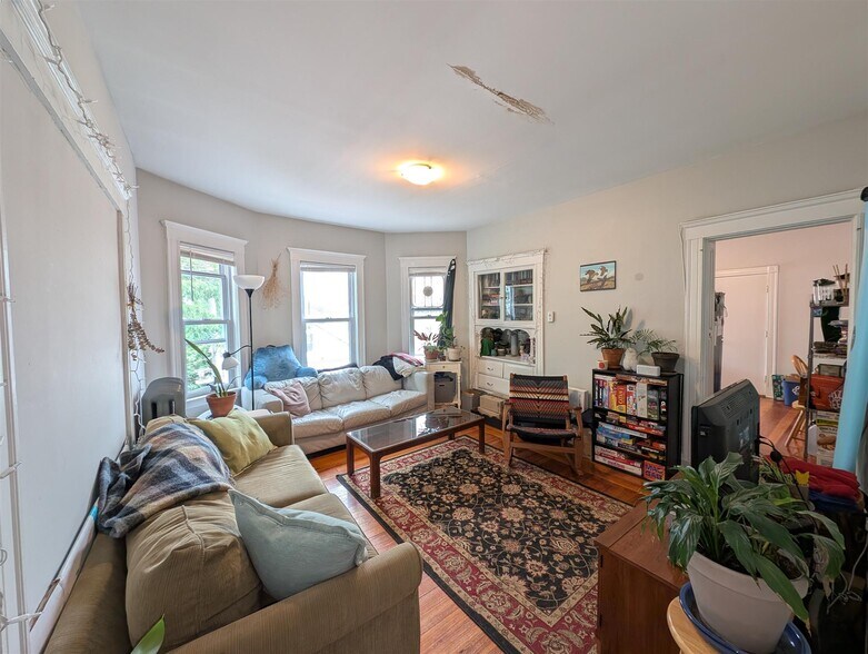 Primary Photo - 41 Belknap St