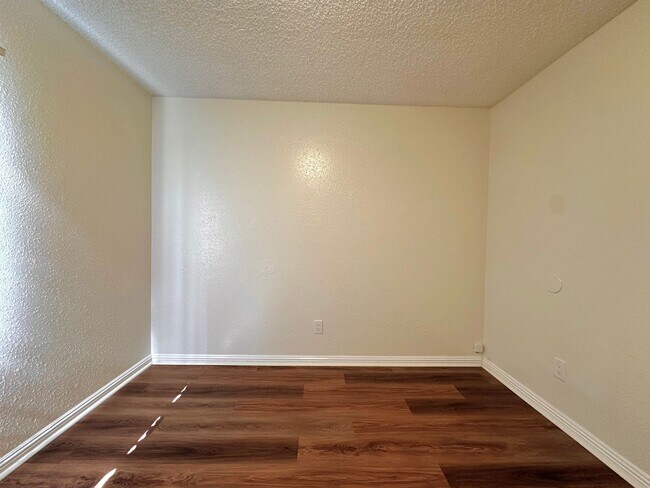 Building Photo - 15Central