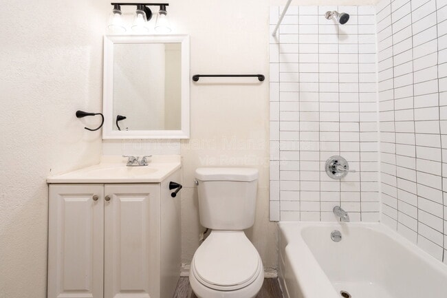 Building Photo - 1325 W Dora St