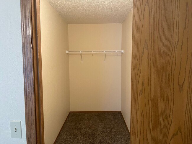 Building Photo - chestnut