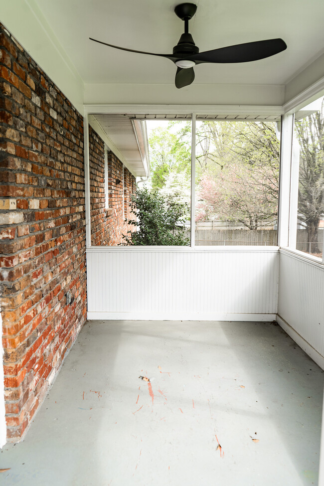Building Photo - 4200 Crestfield Rd